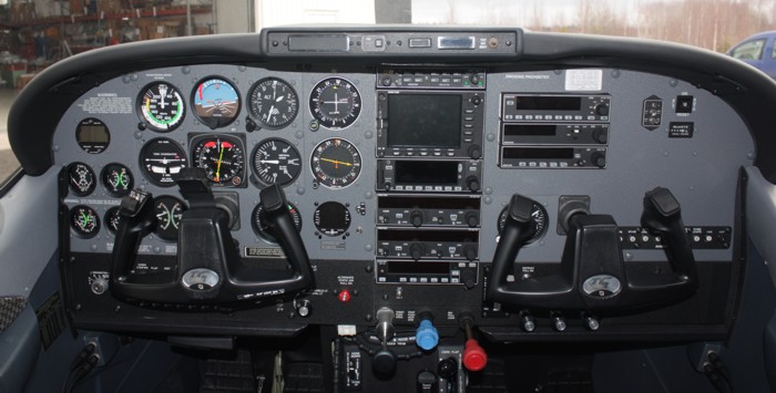 Cessna 206 panel